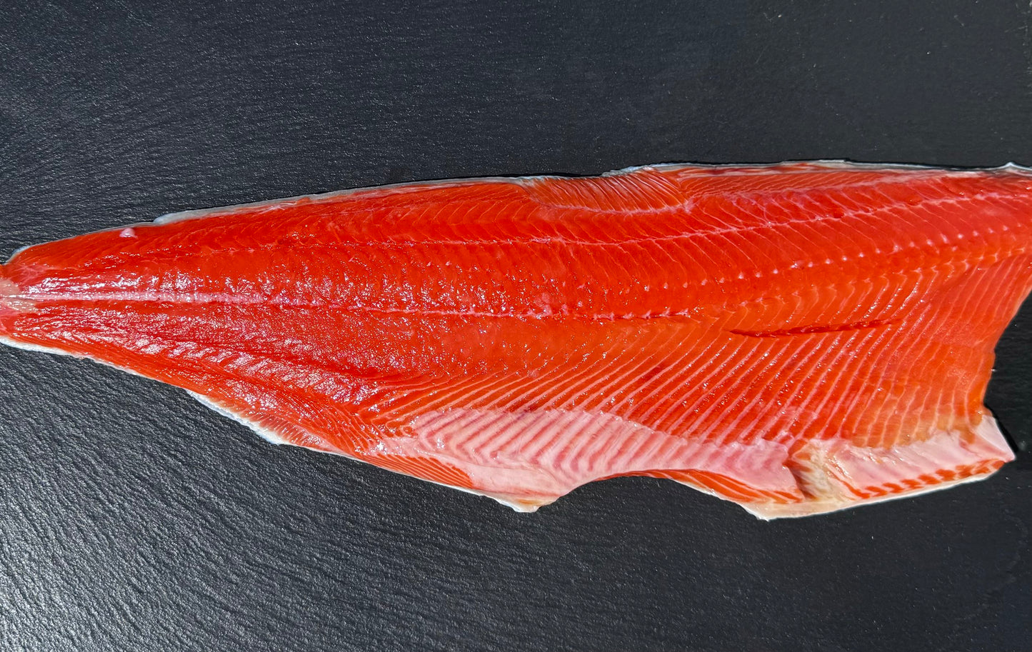 Filete de salmón rojo fresco del río Copper