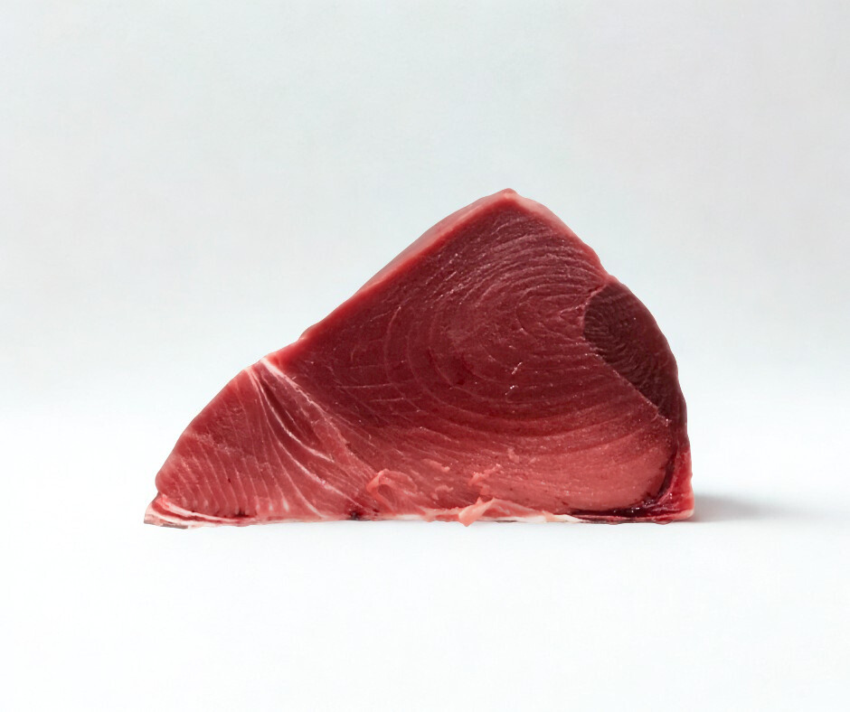 Lomo de atún rojo salvaje, calidad sashimi, desembarcado en los muelles de Gloucester